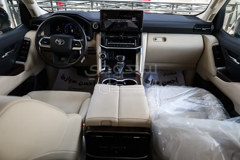 2025 تويوتا لاند كروزر جي اكس ار4