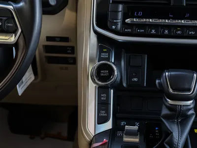 2025 تويوتا لاند كروزر جي اكس ار4