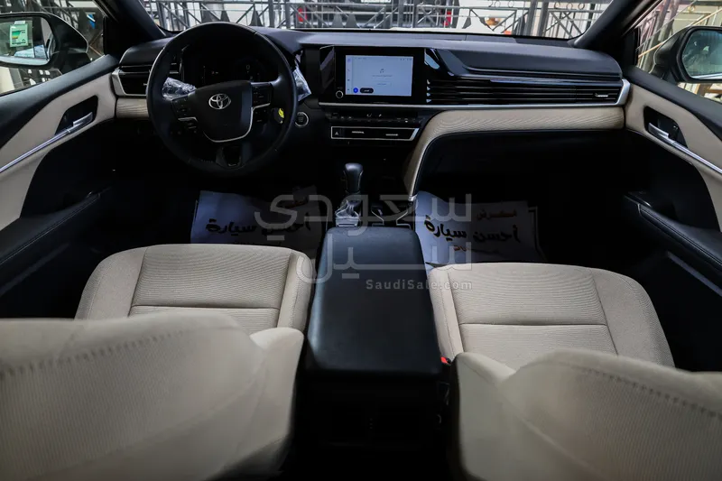 2025 تويوتا كامري ال اي