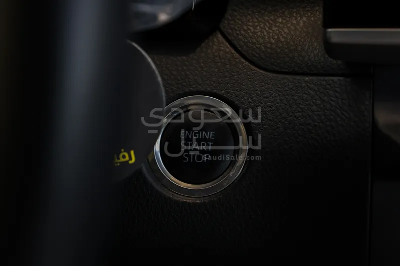 2025 تويوتا كامري ال اي