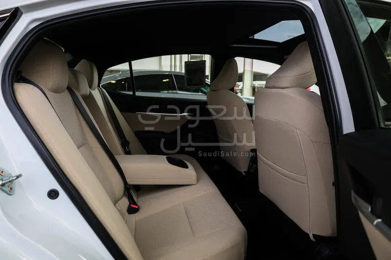 2025 تويوتا كامري ال اي