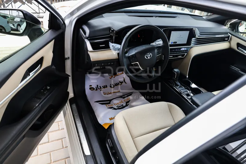 2025 تويوتا كامري ال اي