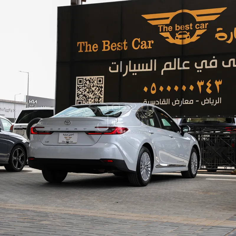 2025 تويوتا كامري ال اي