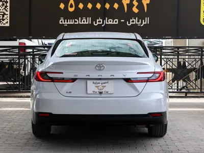 2025 تويوتا كامري ال اي