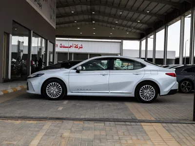 2025 تويوتا كامري ال اي