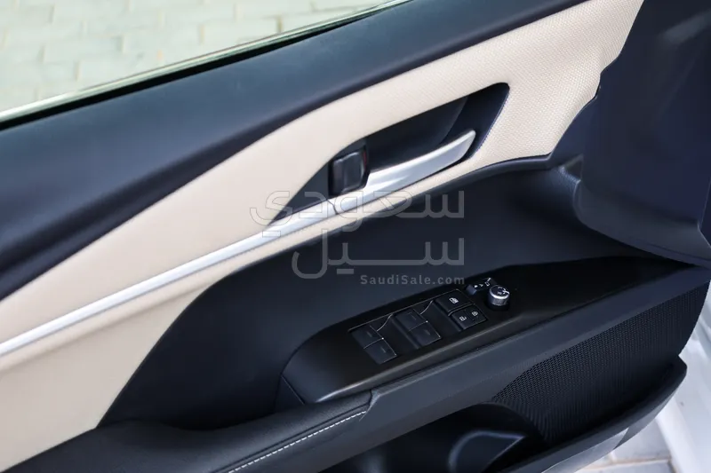 2026 تويوتا كامري ال اي