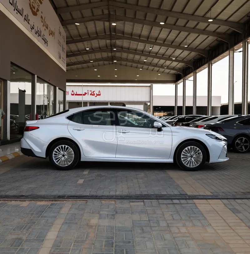 2026 تويوتا كامري ال اي