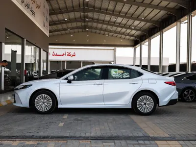 2026 تويوتا كامري ال اي