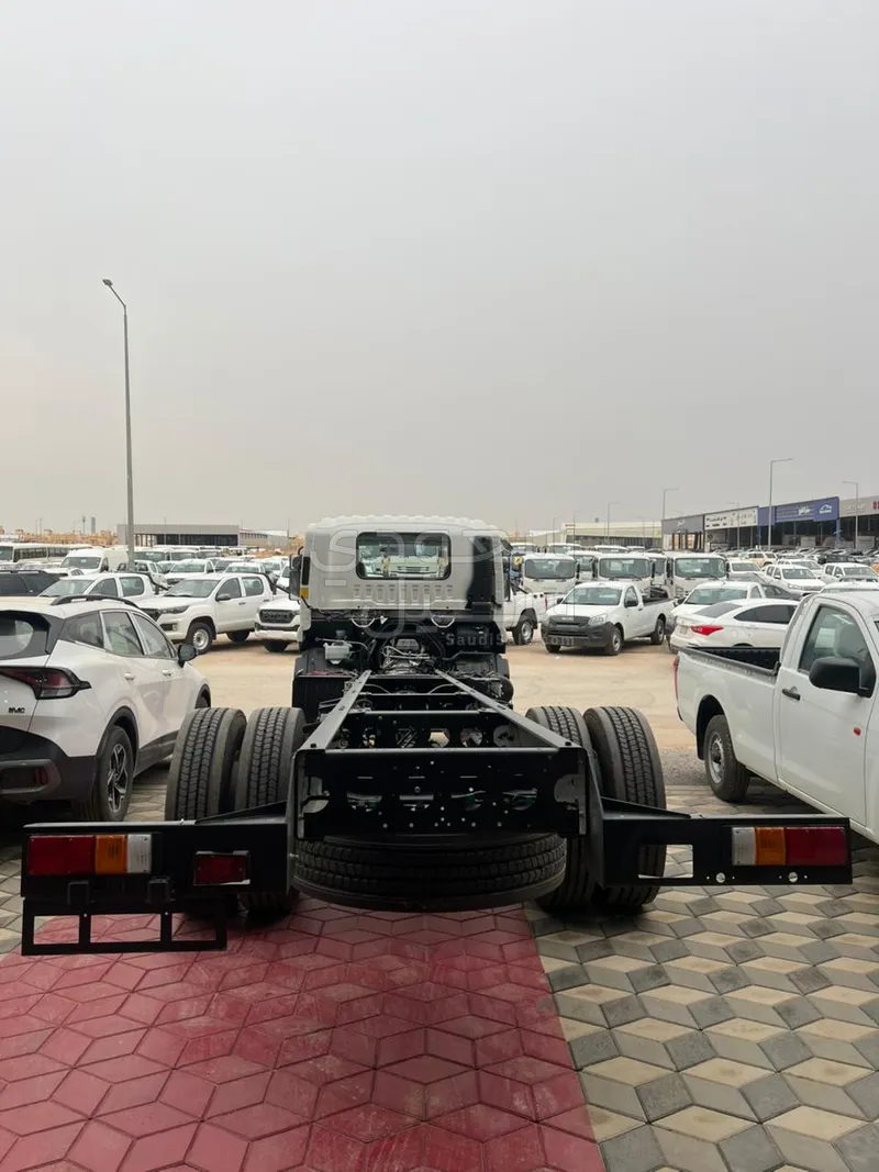 2025 Isuzu Dyna