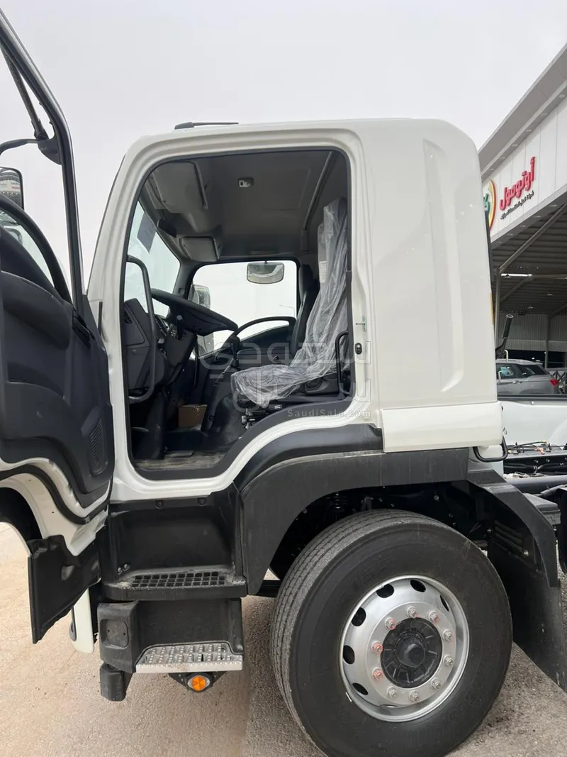 2025 Isuzu Dyna