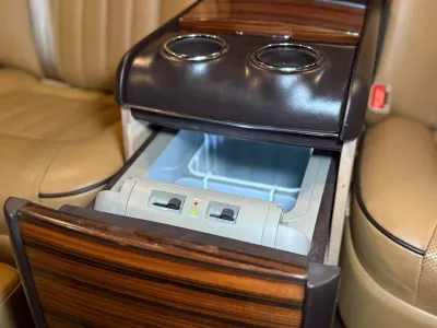 2012 مرسيدس - بنز فيانو في اي بي