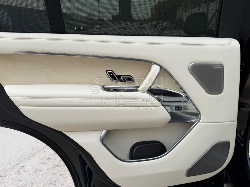 2024 لاند روفر رينج روفر اس في اوتوبيوغرافي