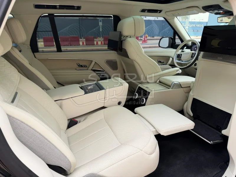 2024 لاند روفر رينج روفر اس في اوتوبيوغرافي