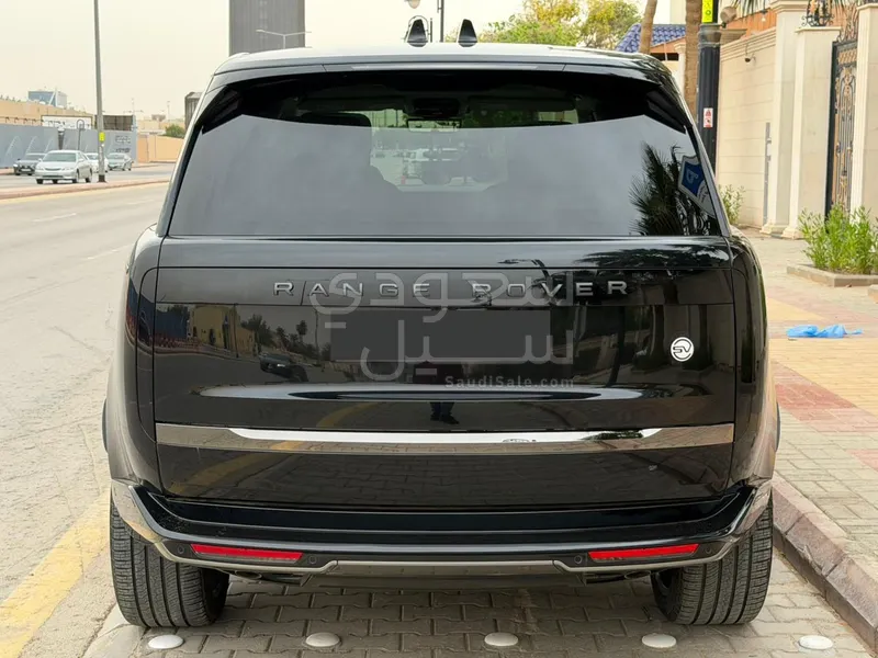 2024 لاند روفر رينج روفر اس في اوتوبيوغرافي