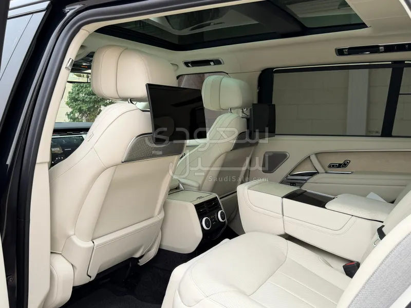 2024 لاند روفر رينج روفر اس في اوتوبيوغرافي