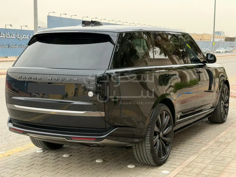 2024 لاند روفر رينج روفر اس في اوتوبيوغرافي