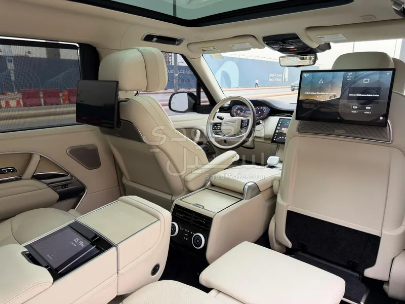 2024 لاند روفر رينج روفر اس في اوتوبيوغرافي