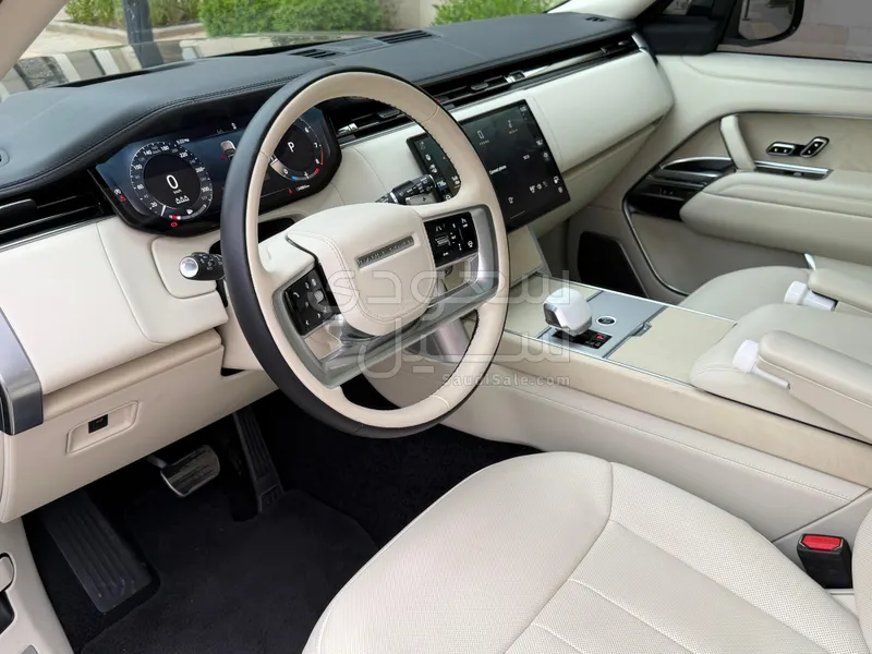 2024 لاند روفر رينج روفر اس في اوتوبيوغرافي