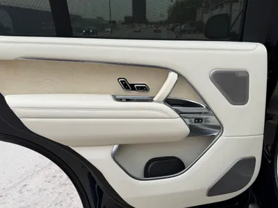 2024 لاند روفر رينج روفر اس في اوتوبيوغرافي