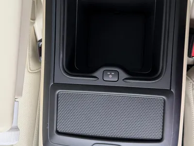 2024 لاند روفر رينج روفر اس في اوتوبيوغرافي