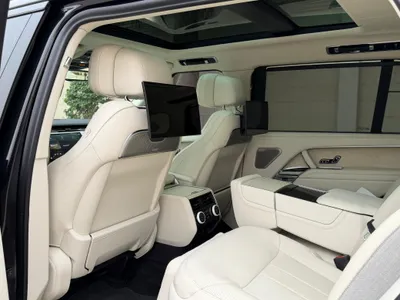 2024 لاند روفر رينج روفر اس في اوتوبيوغرافي