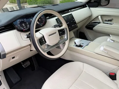 2024 لاند روفر رينج روفر اس في اوتوبيوغرافي