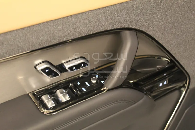 2025 لاند روفر رينج روفر سوبر تشارج