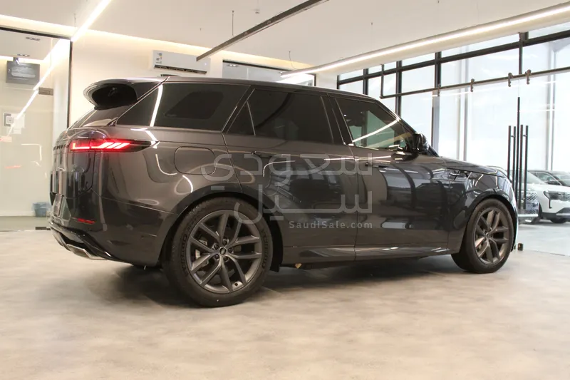 2025 لاند روفر رينج روفر سوبر تشارج