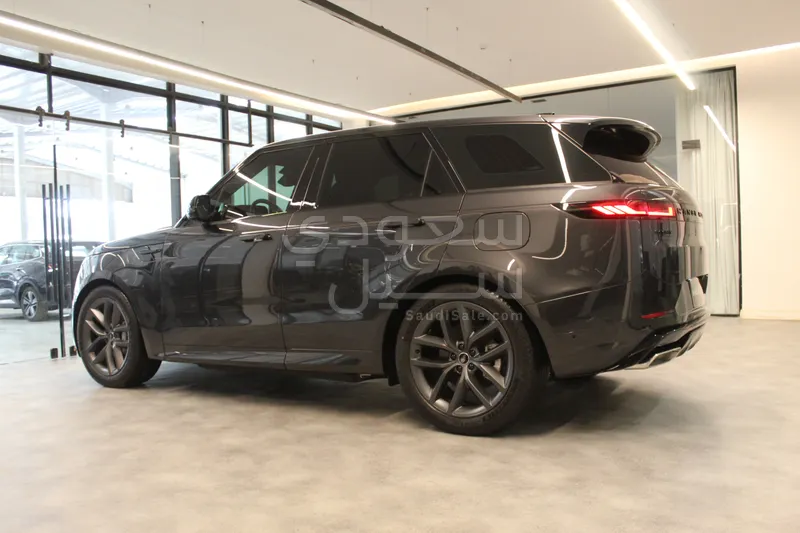 2025 لاند روفر رينج روفر سوبر تشارج