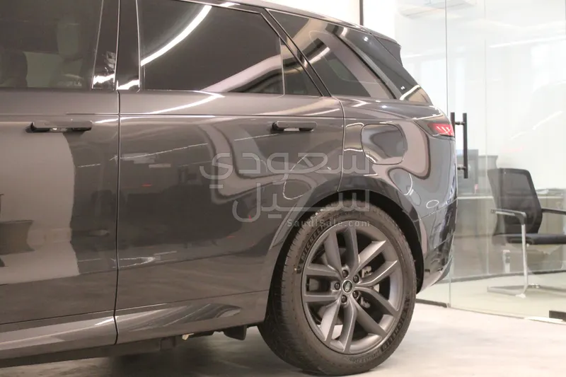 2025 لاند روفر رينج روفر سوبر تشارج