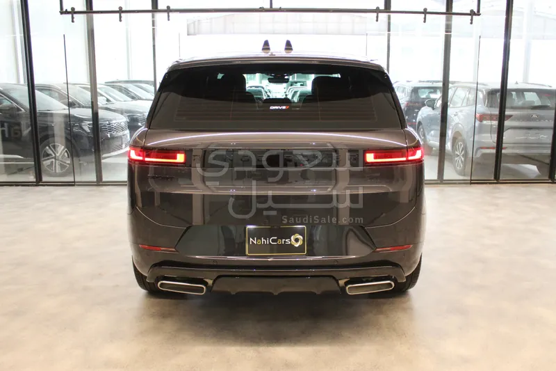 2025 لاند روفر رينج روفر سوبر تشارج