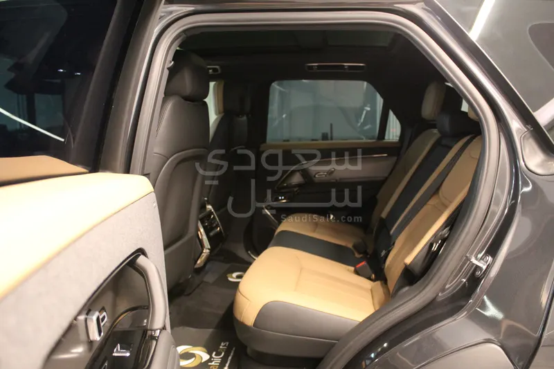 2025 لاند روفر رينج روفر سوبر تشارج