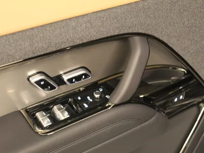 2025 لاند روفر رينج روفر سوبر تشارج