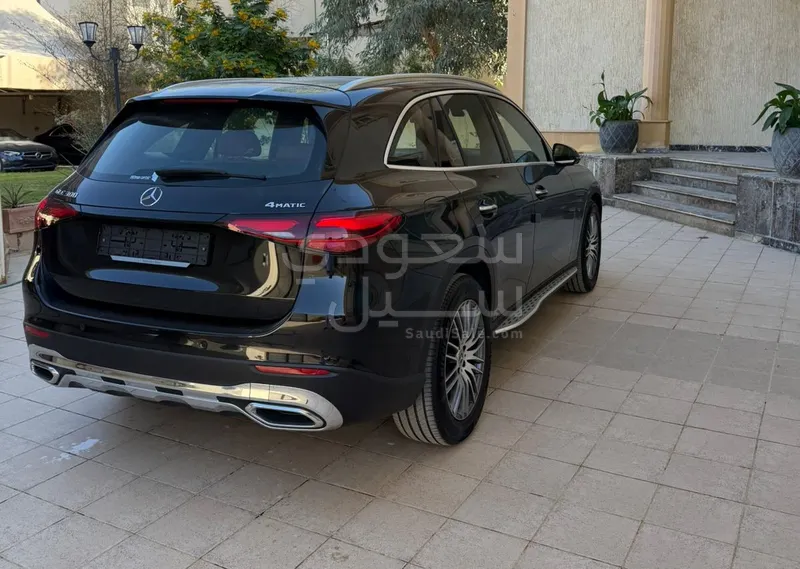 2025 مرسيدس - بنز جي إل سي 300