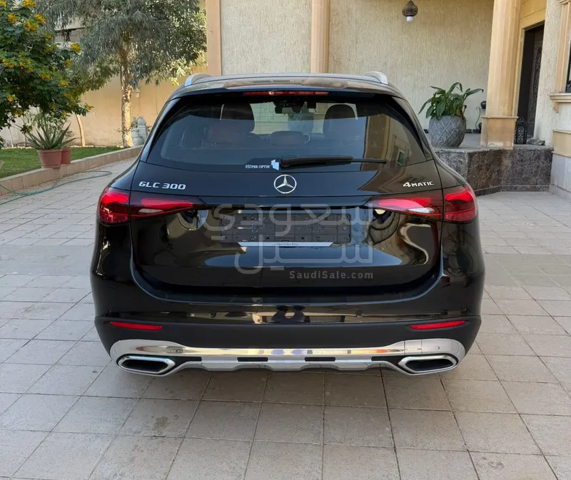 2025 مرسيدس - بنز جي إل سي 300