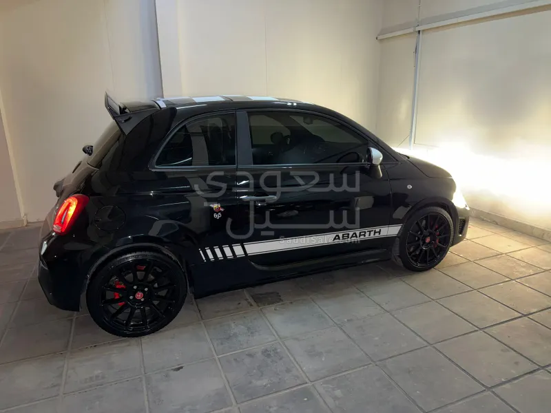 2022 فيات ابارث 695 70 انيفرساريو