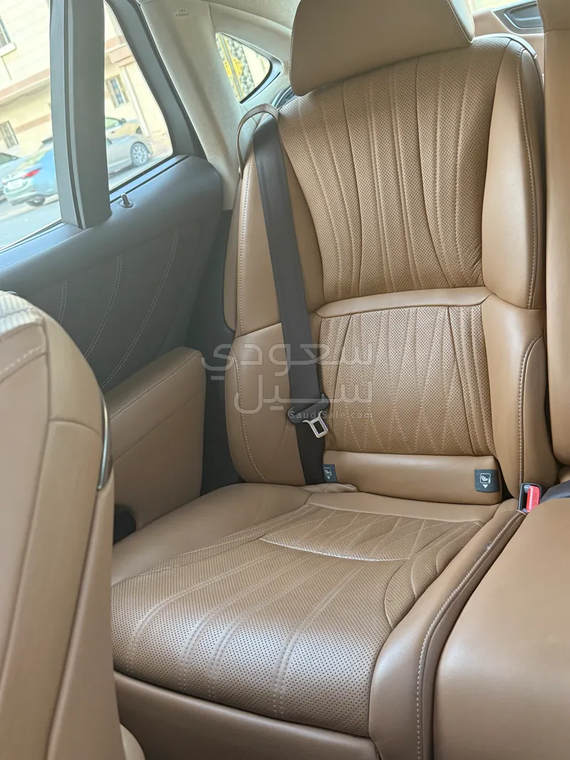 2018 لكزس إل إس 350