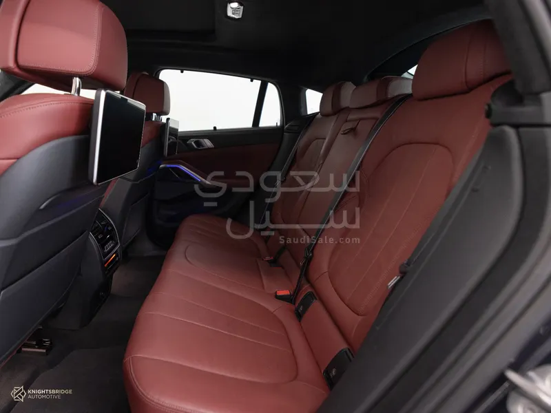 2021 BMW X Series 6 M50i