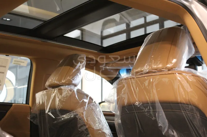 2025 لكزس إي إس 350