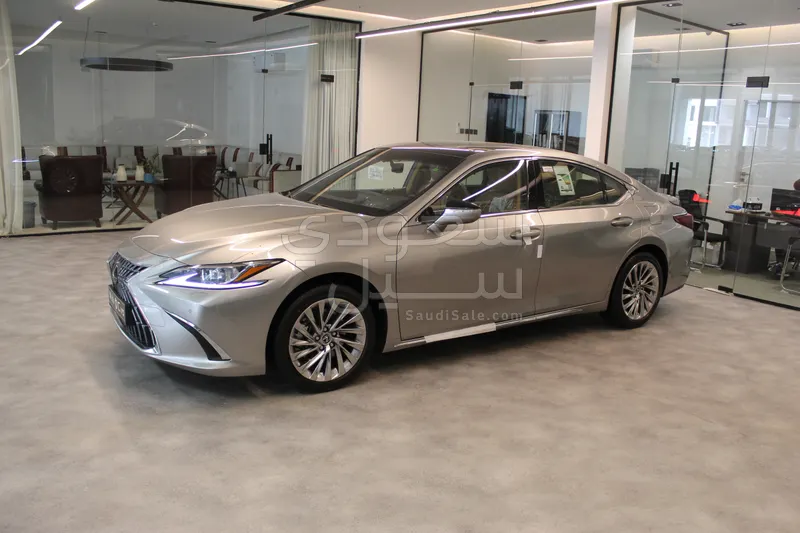 2025 لكزس إي إس 350