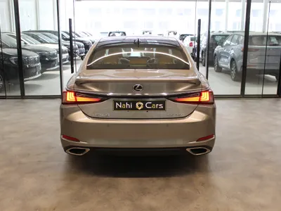 2025 لكزس إي إس 350