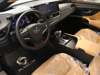 2025 لكزس إي إس 350