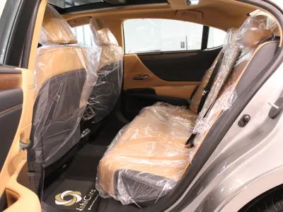 2025 لكزس إي إس 350