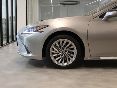 2025 لكزس إي إس 350