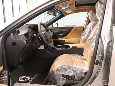 2025 لكزس إي إس 350