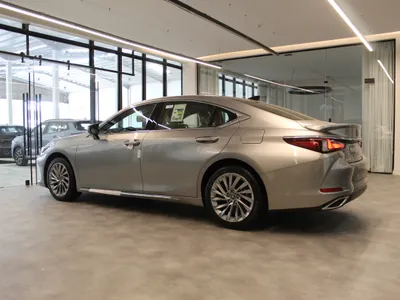 2025 لكزس إي إس 350