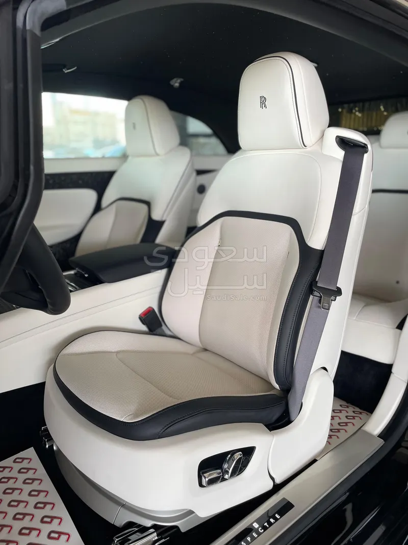 2025 رولز رويس سبيكتر