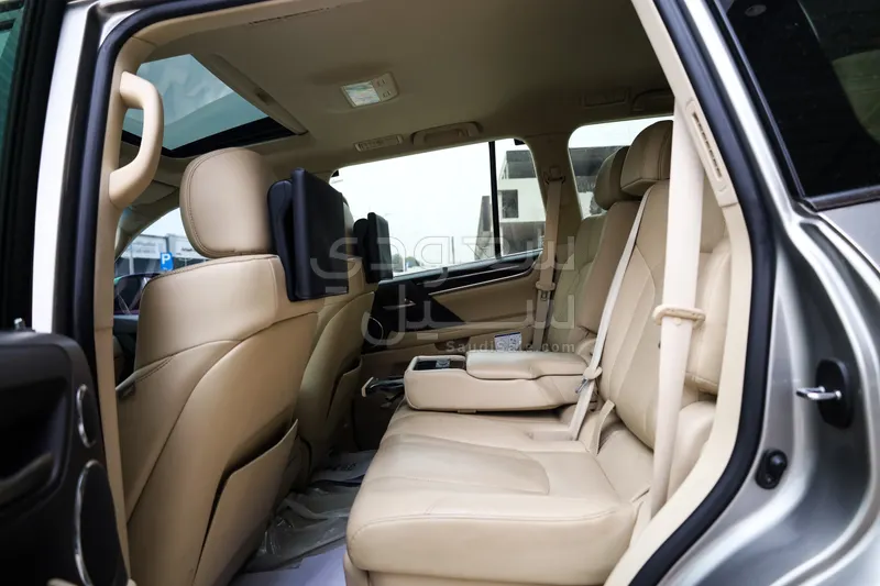 2018 لكزس إل إكس 570 اس