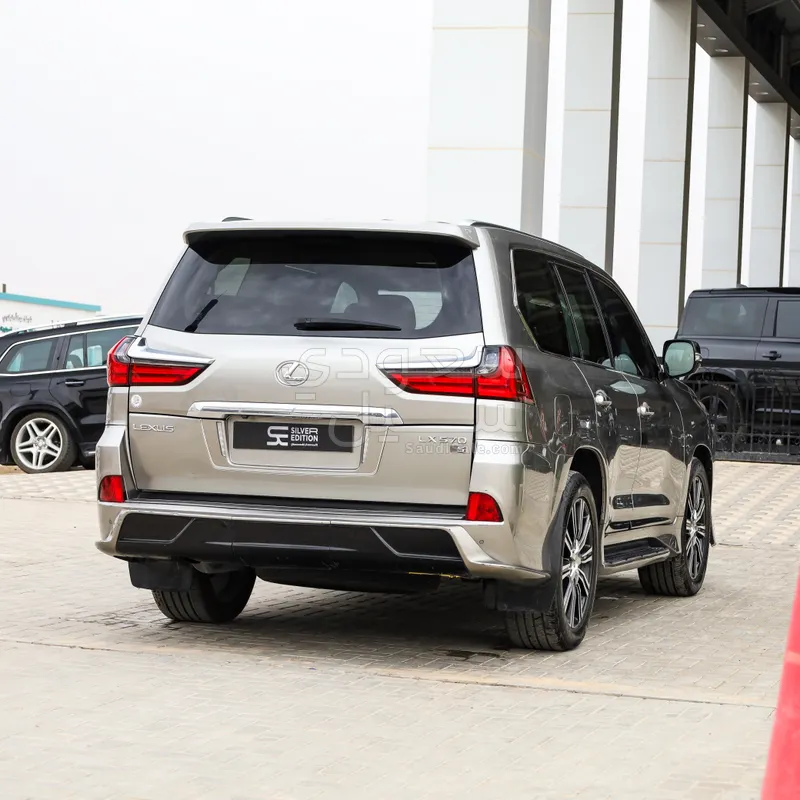 2018 لكزس إل إكس 570 اس