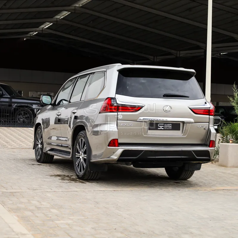 2018 لكزس إل إكس 570 اس